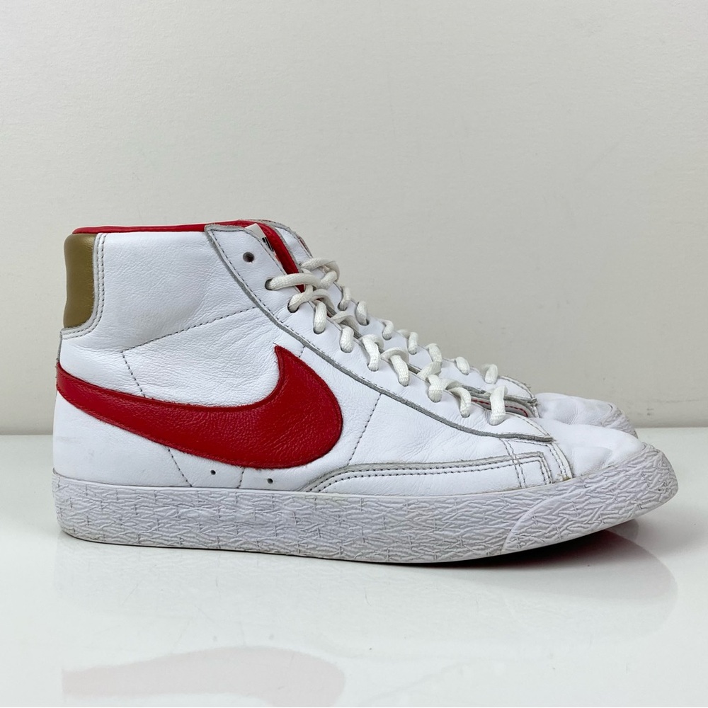 Nike Women’s Blazer Mid 77 White & Red Leather Athletic Shoes Size 8.0